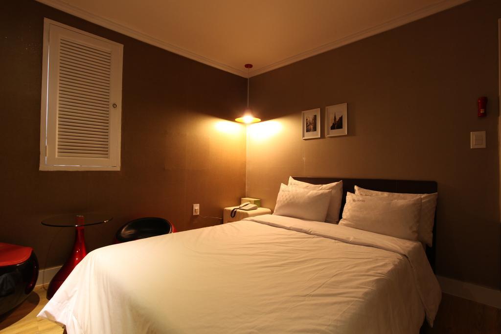 Hotel Goguma Shinchon Сеул Экстерьер фото