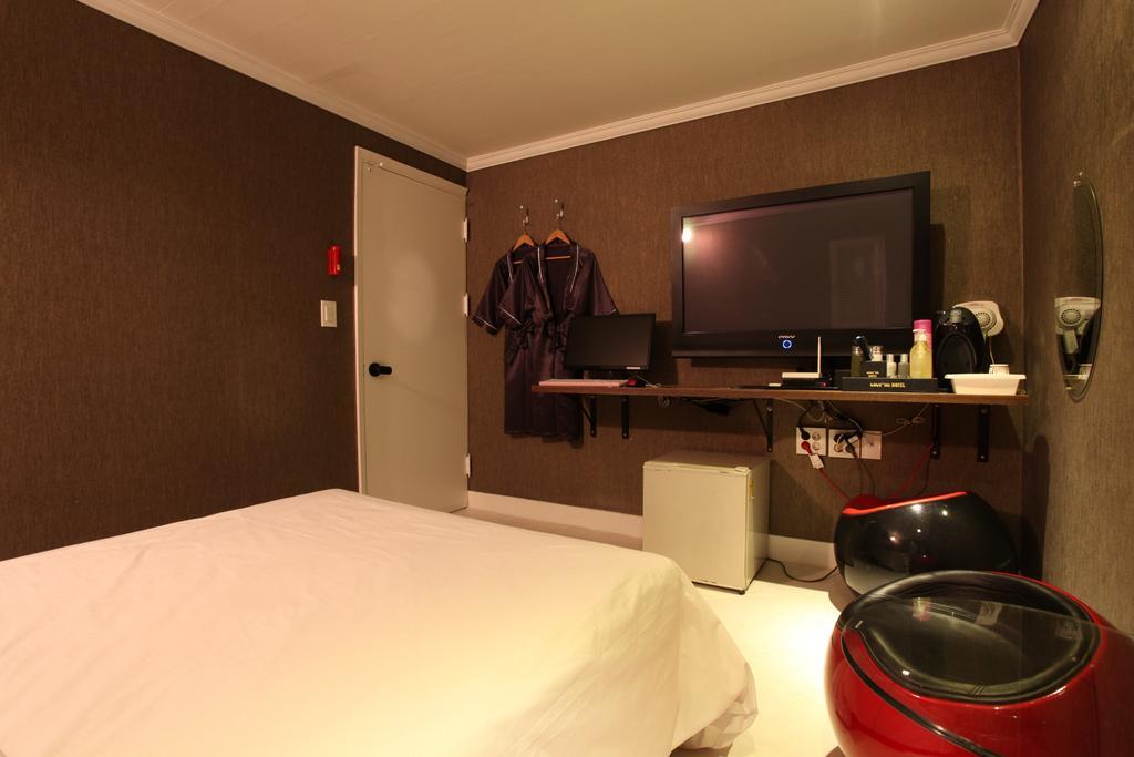 Hotel Goguma Shinchon Сеул Экстерьер фото
