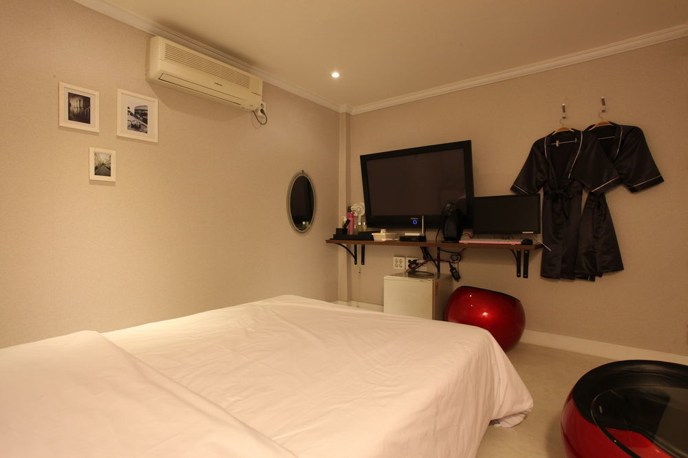Hotel Goguma Shinchon Сеул Экстерьер фото