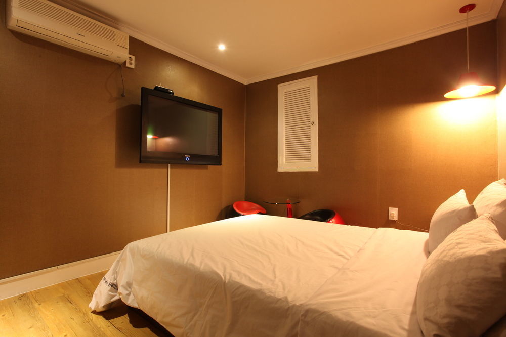 Hotel Goguma Shinchon Сеул Экстерьер фото