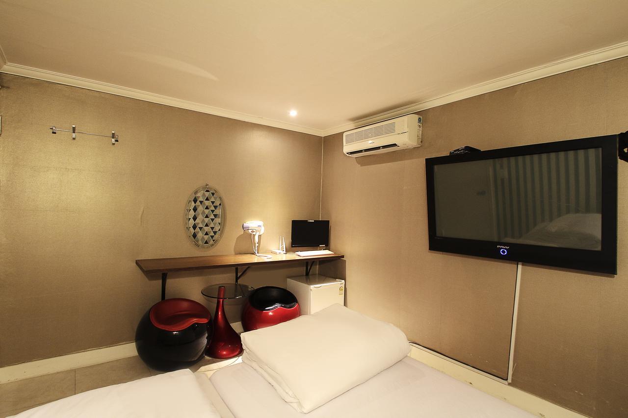 Hotel Goguma Shinchon Сеул Экстерьер фото