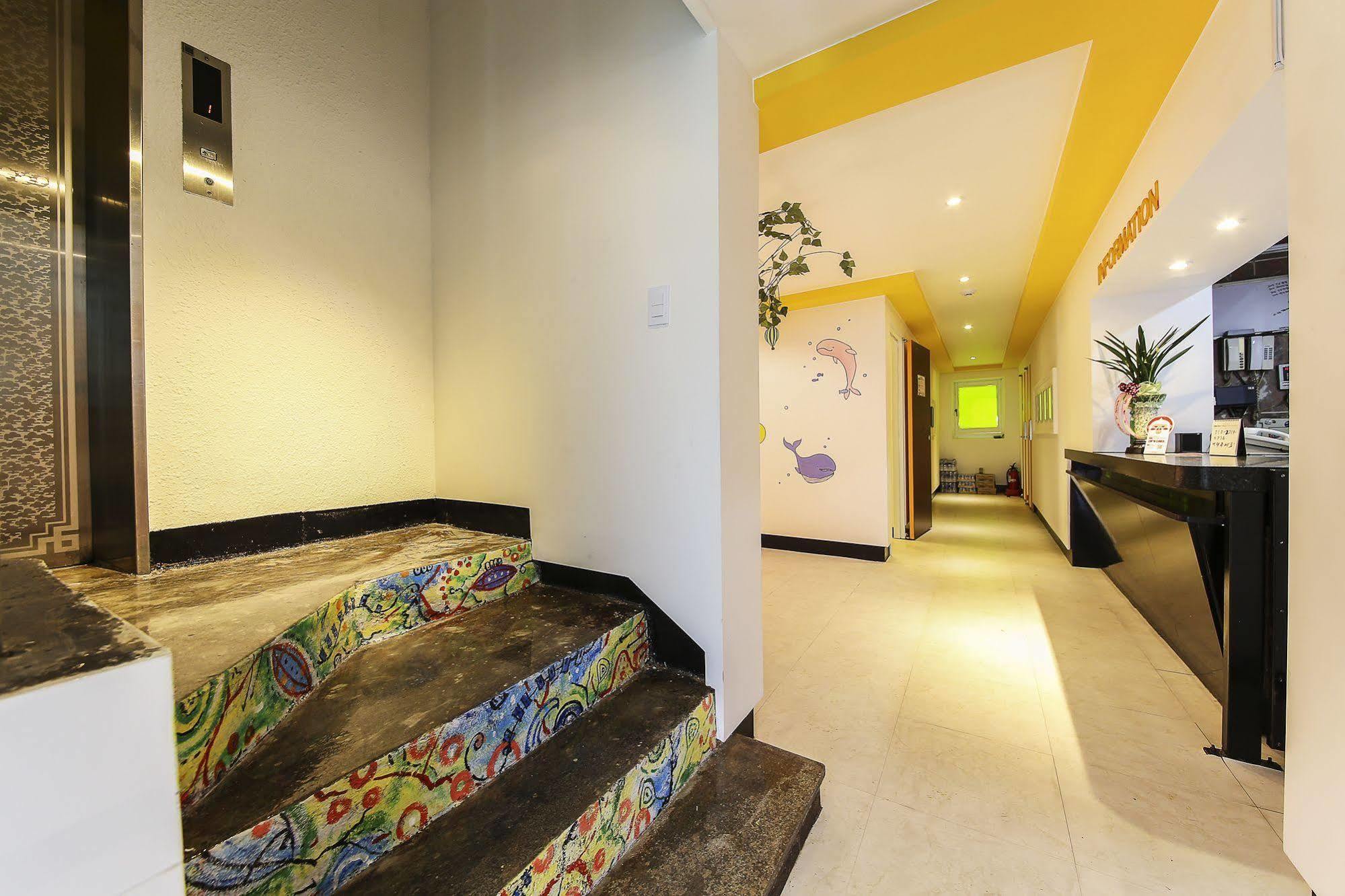 Hotel Goguma Shinchon Сеул Экстерьер фото