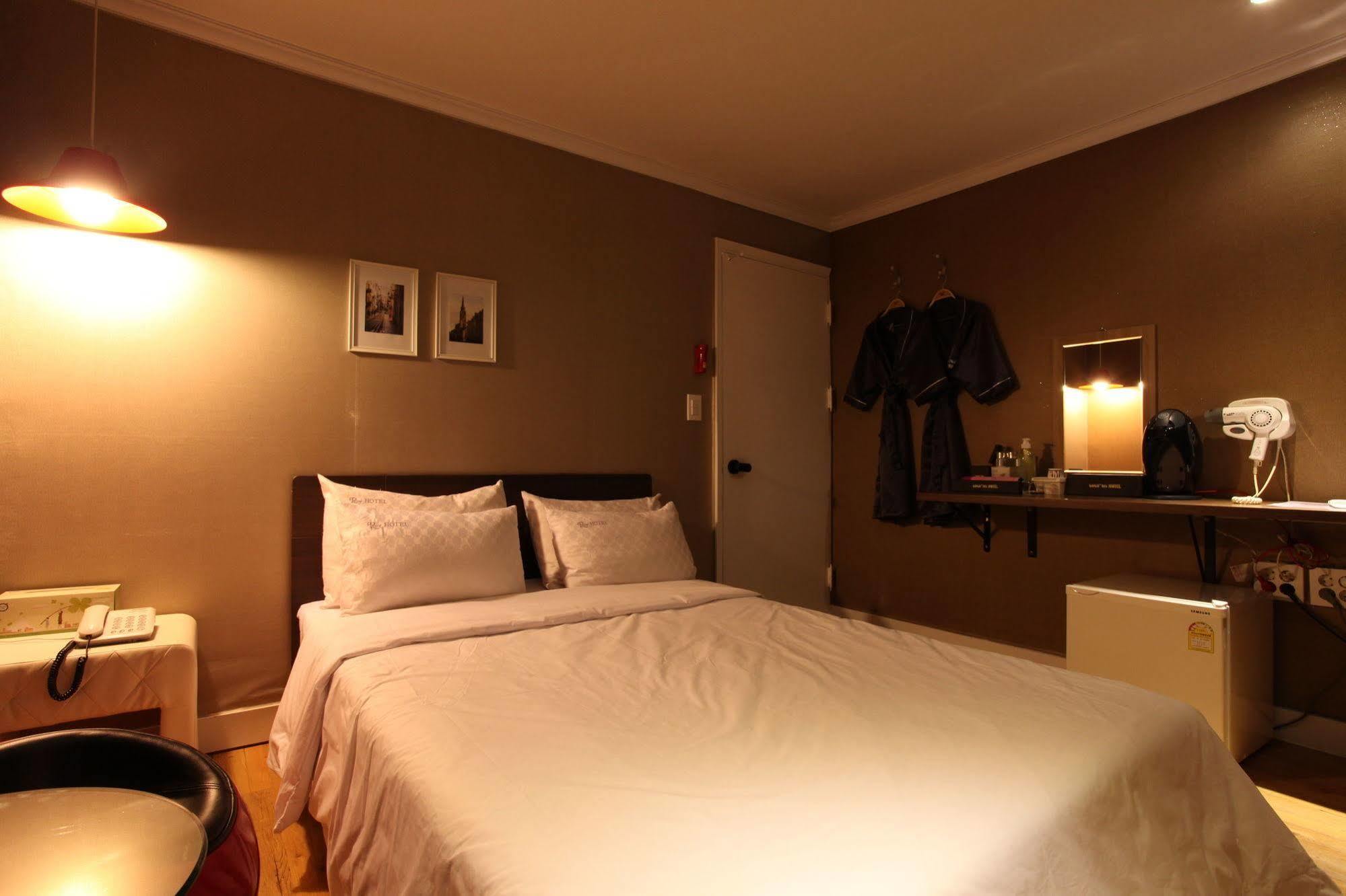 Hotel Goguma Shinchon Сеул Экстерьер фото